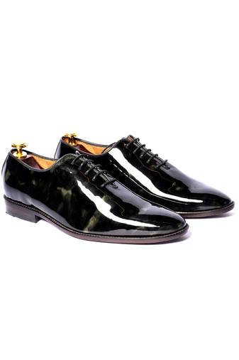 Black solid oxford shoes