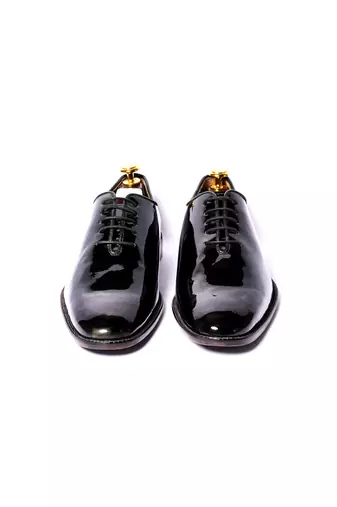 Black solid oxford shoes