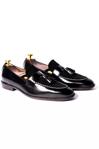Black solid loafers