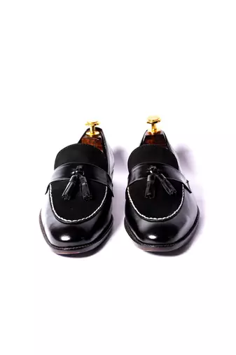 Black solid loafers