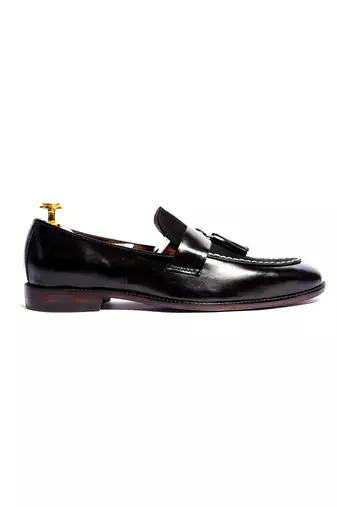 Black solid loafers