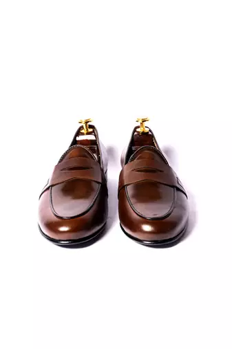 Brown solid loafers
