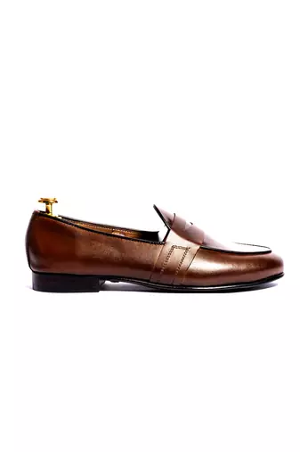 Brown solid loafers