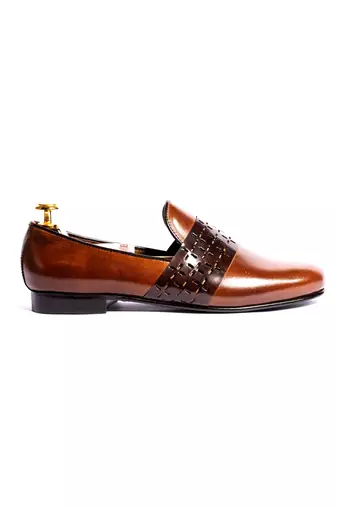 Brown solid loafers
