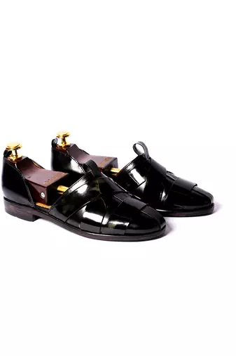 Black solid Sandals