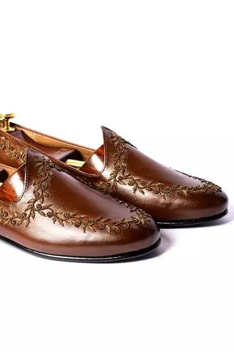 Tan  solid Juttis