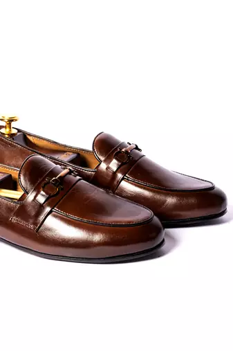 Brown solid loafers
