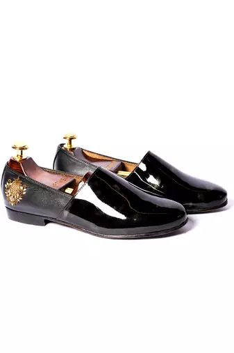 Black solid loafers