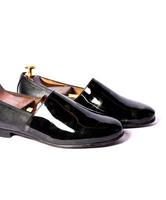 Black solid loafers 2