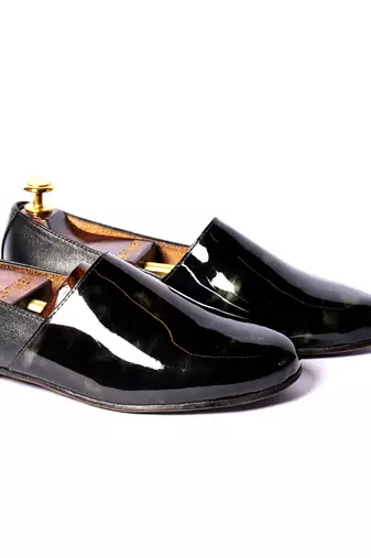 Black solid loafers