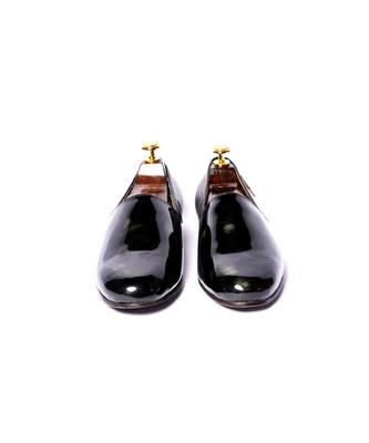 Black solid loafers 3