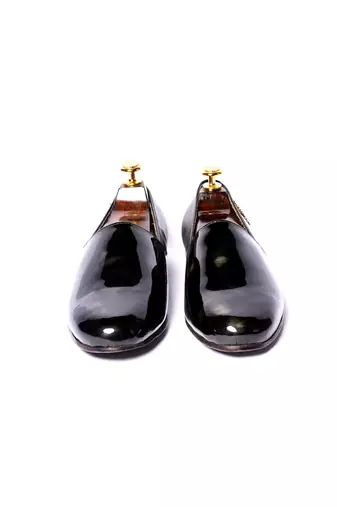 Black solid loafers