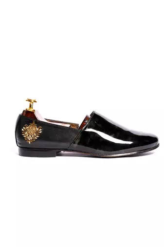 Black solid loafers