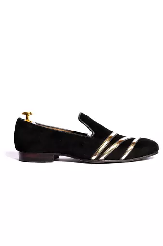Black solid loafers