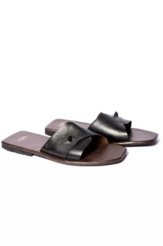 Black solid flats