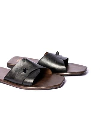 Black solid flats 2