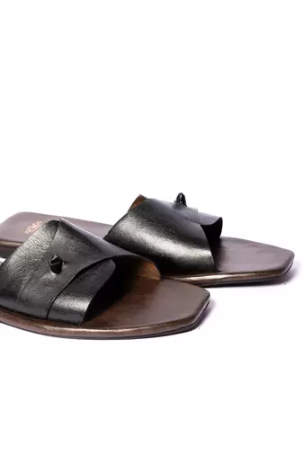 Black solid flats