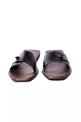 Black solid flats