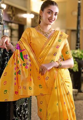 Golden yellow floral butti silk blend zari weaving paithani saree 5