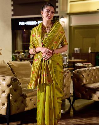 Light green peacock butti silk blend zari weaving paithani saree 5