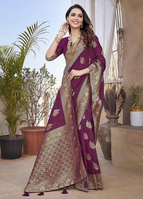 Maroon butta zari jacquard silk blend paithani saree 5
