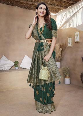Dark green butta zari jacquard silk blend paithani saree 5