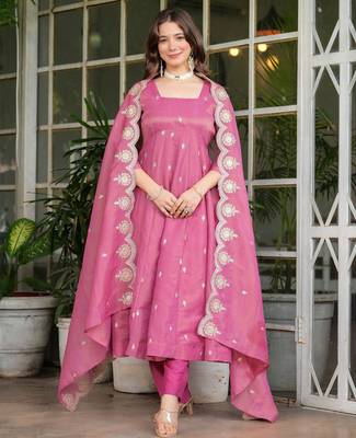 Pink color smart and readymade kurta set for and formal looks 1