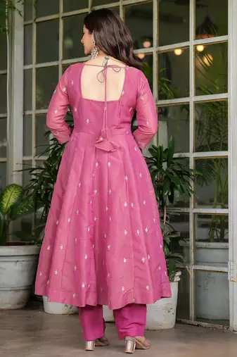 Pink color smart and readymade kurta set for and formal looks