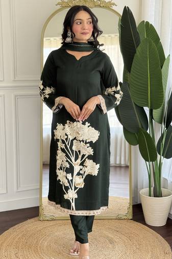 Green color smart and ethnic readymade kurta set for casual and formal looks