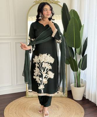 Green color smart and ethnic readymade kurta set for casual and formal looks 4