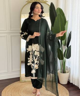 Green color smart and ethnic readymade kurta set for casual and formal looks 5