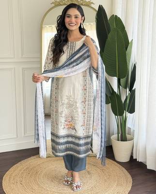 Off white color smart and readymade kurta set for and formal looks 4