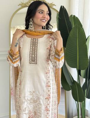 Off white color smart and readymade kurta set for and formal looks 3
