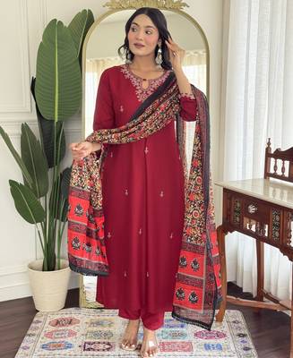 Pink color smart and readymade kurta set for and formal looks 4