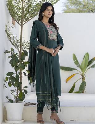 Green color cotton blend readymade kurta set for girls' festive looks 5