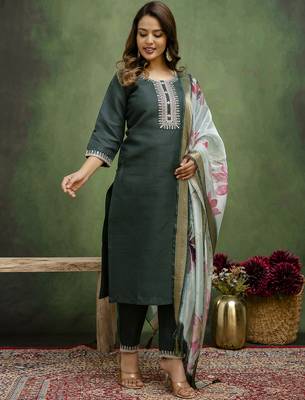 Green color beautiful cotton blend readymade kurta set with embroidery  5