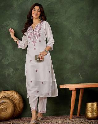 Lavender color roman silk blend kurta set for embroidered ceremonial looks 4