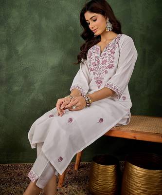 Lavender color roman silk blend kurta set for embroidered ceremonial looks 5