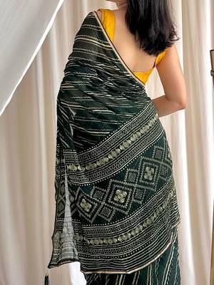 Dark green chiffon saree in leheriya with foil border work 3