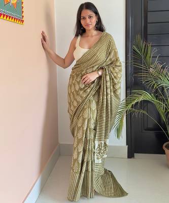 Green hand block printed mul cotton saree with printed blouse 3