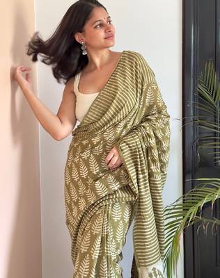 Green hand block printed mul cotton saree with printed blouse 4