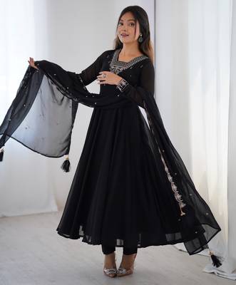 Black Flowy Kurti Set with Dupatta 2