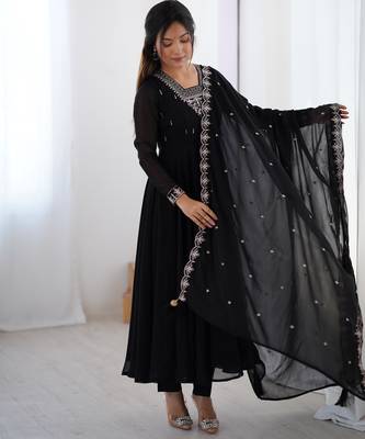 Black Flowy Kurti Set with Dupatta 3
