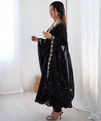 Black Flowy Kurti Set with Dupatta 4
