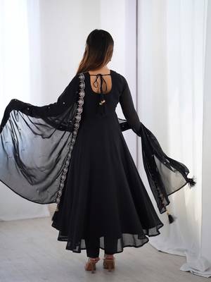 Black Flowy Kurti Set with Dupatta 5