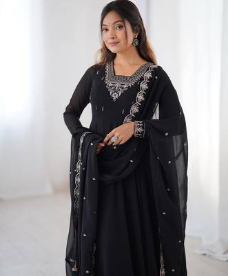 Black Flowy Kurti Set with Dupatta 6