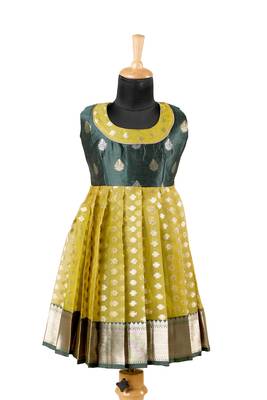 Girls parrot green sevandhi pattu pavadai frocks 1