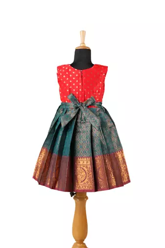 Girls ramar green senkandhal  pattu pavadai frocks