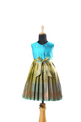 Green copper twin leaf baby pattu pavadai frocks for kids 2