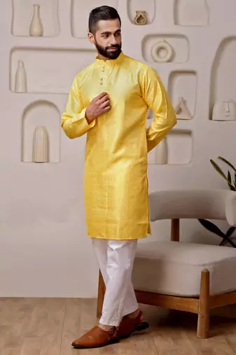 Men yellow cotton blend kurta with ethnic sequin embroidery